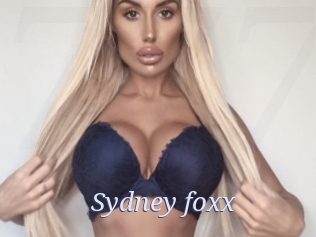 Sydney_foxx